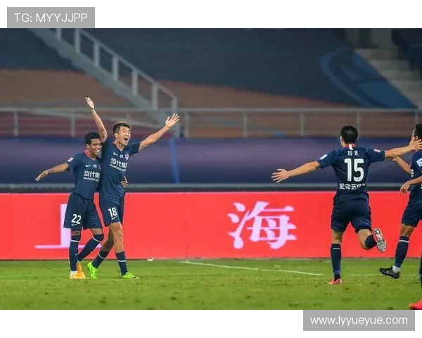 上海足球队与重庆足球队耐力对决赛后分析与总结