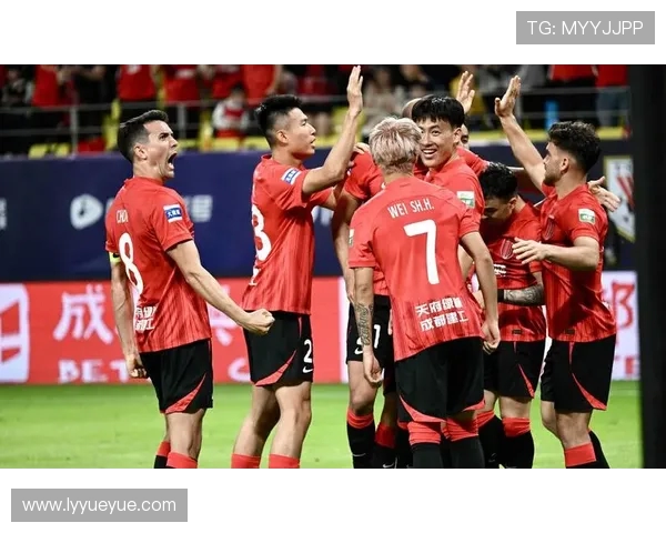 成都篮球队团队协作引发热议球迷对战术配合和球员默契提出不同看法