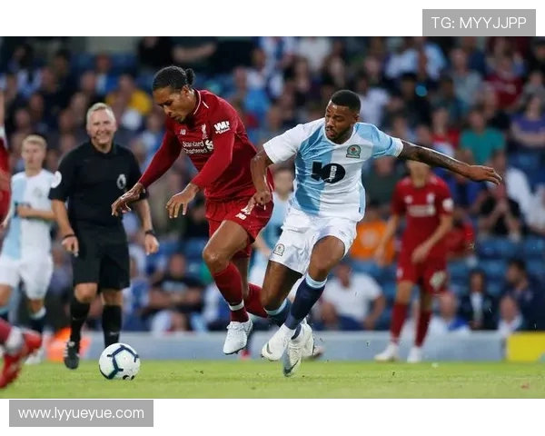 伯明翰与布莱克本激战正酣比分揭晓引发球迷热议 伯明翰与布莱克本激战正酣比分揭晓引发球迷热议