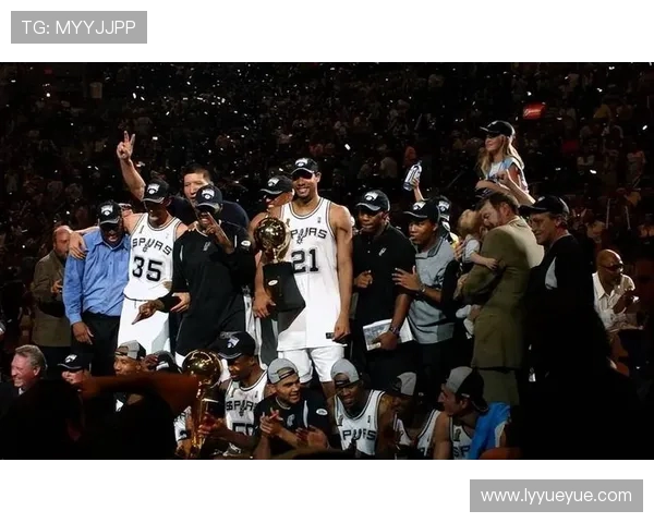 热火与马刺总决赛第二场激战回顾球星对决引发的精彩瞬间与战术分析